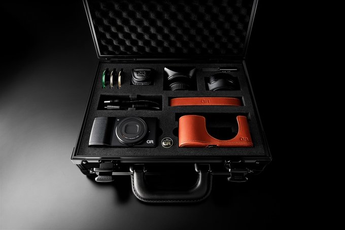 Ricoh GR II Premium Kit - limitowana edycja